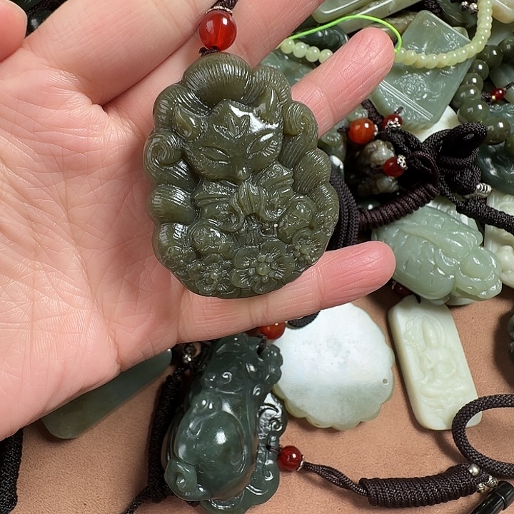 和田玉颈饰未镶嵌