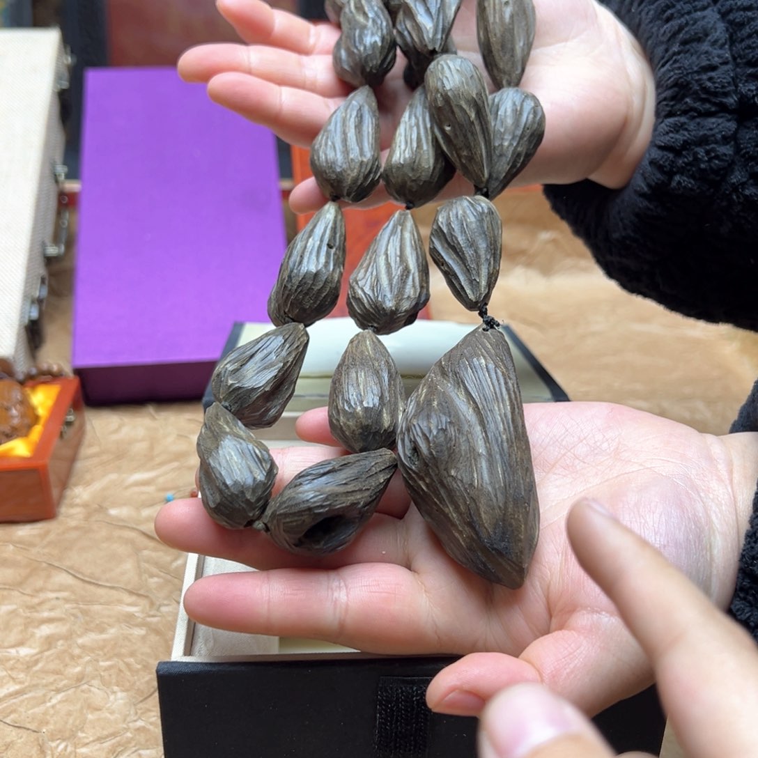 大叶紫檀（黑酸枝木类）