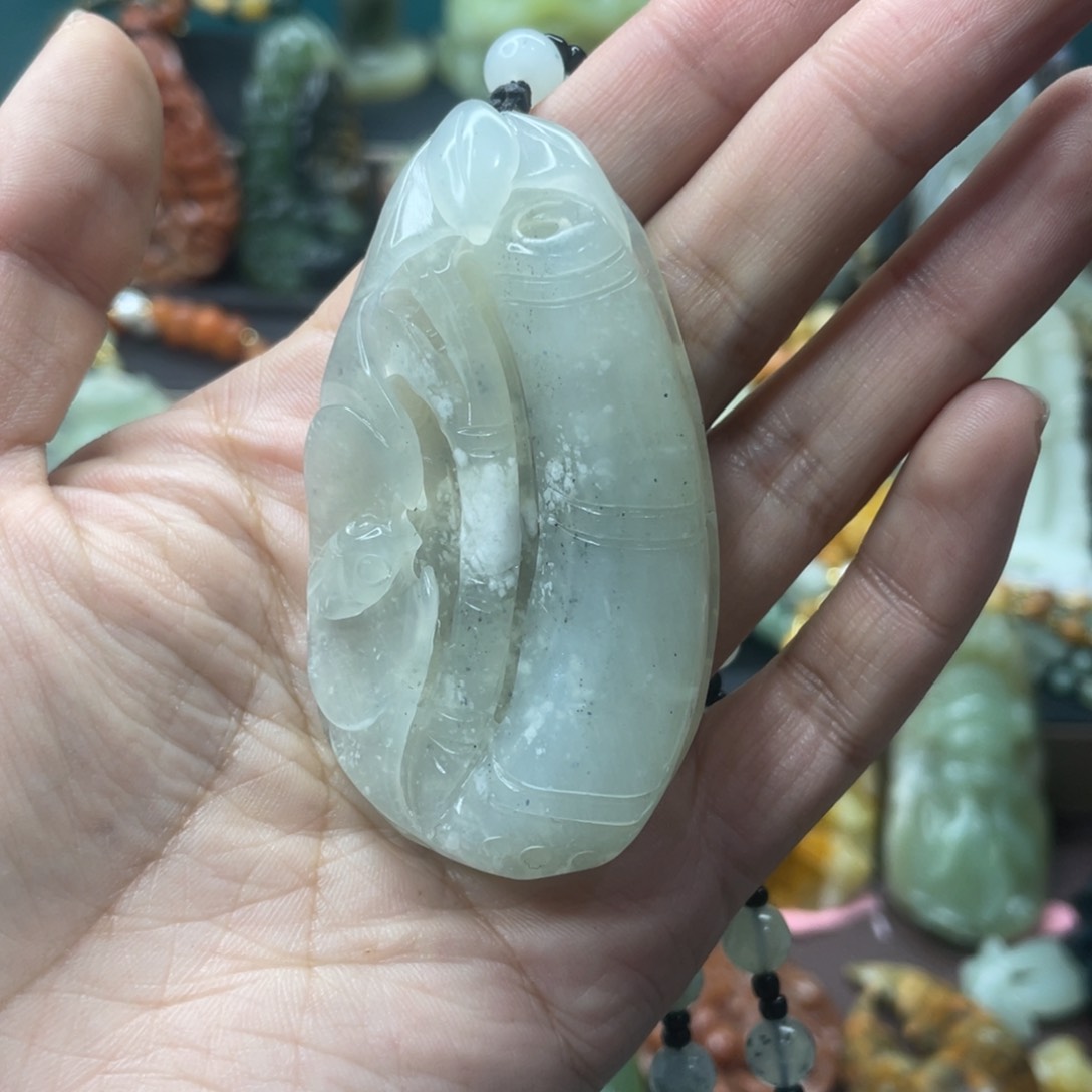 蛇纹石玉未镶嵌颈饰