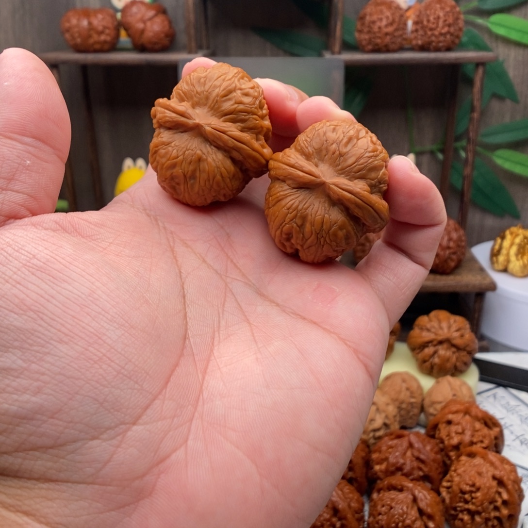 滨****文玩核桃把件40尺全品元宝文玩核桃