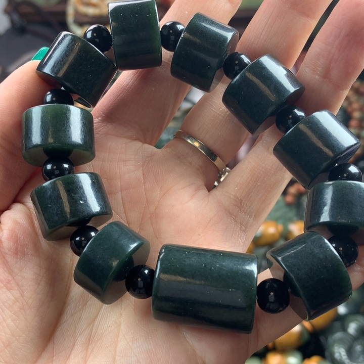 岫岩河磨玉（透闪石质玉）把件未镶嵌