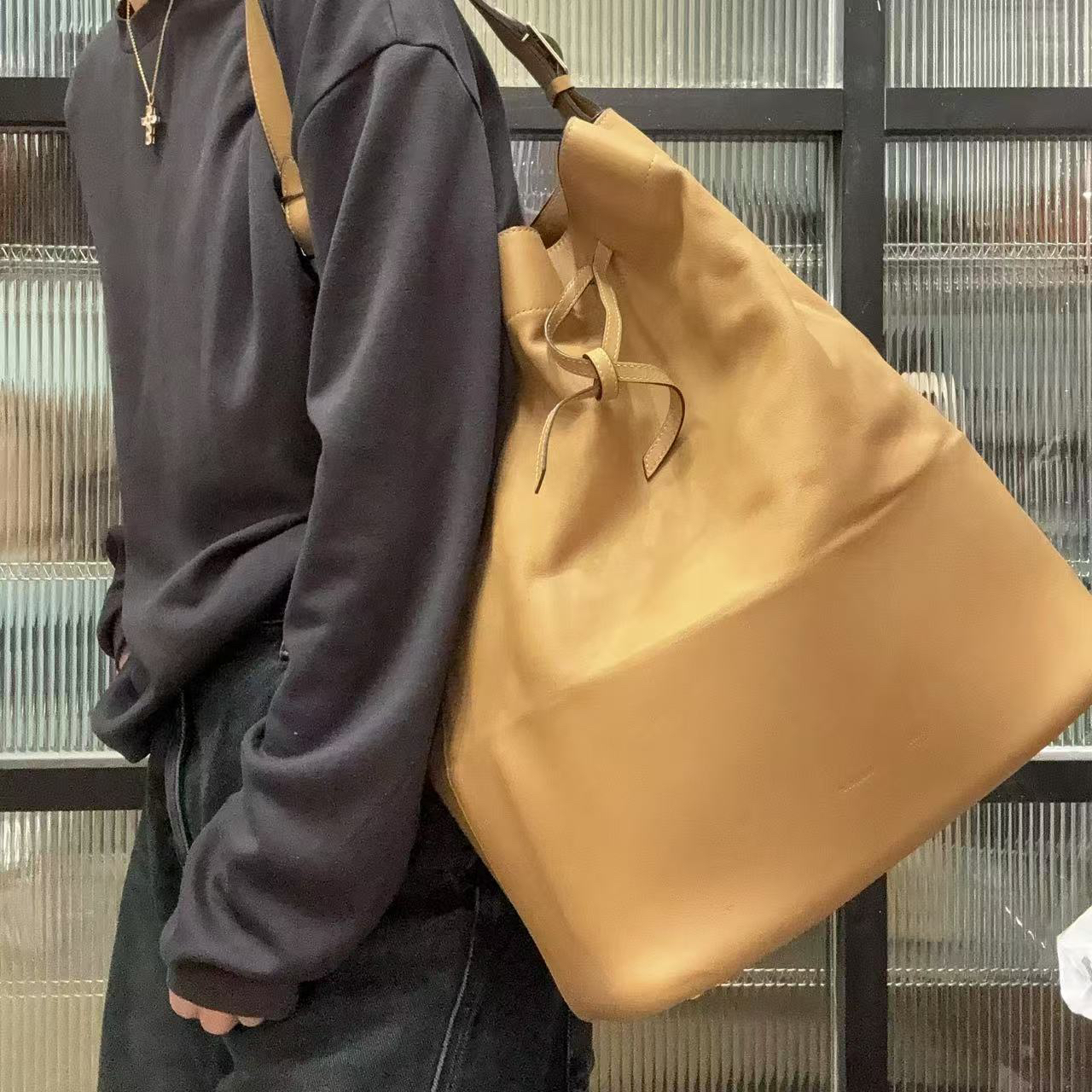 95新 Celine/思琳 【蕾】 2BR703 奶茶色水桶包