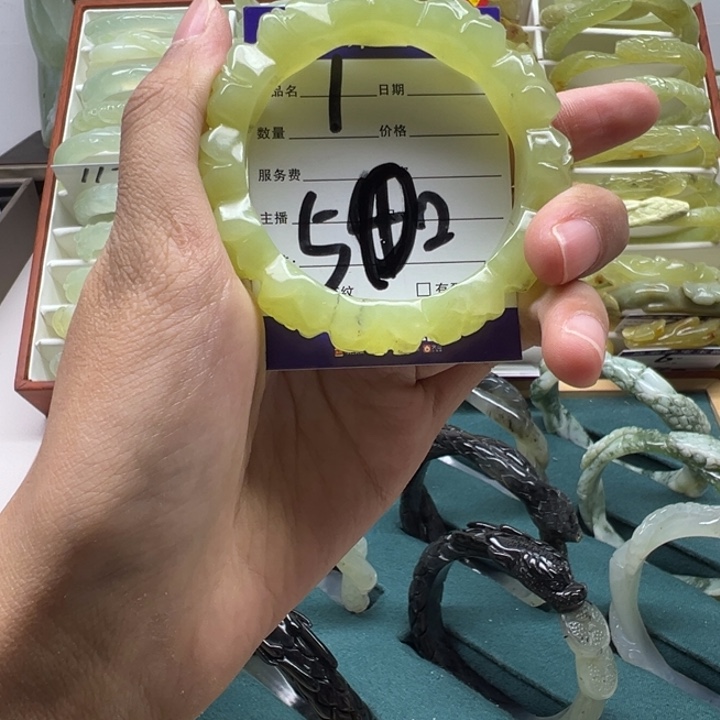 蛇纹石玉未镶嵌手镯