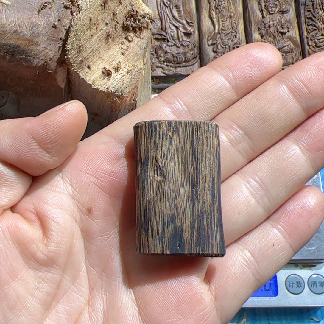 沉香吊坠白棋素牌6.7克