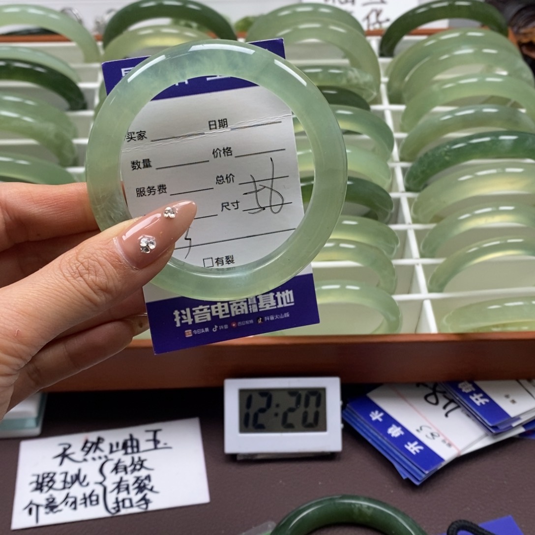 蛇纹石玉手镯未镶嵌