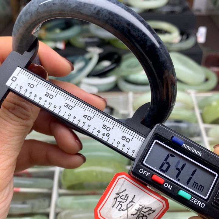 蛇纹石玉未镶嵌手镯500