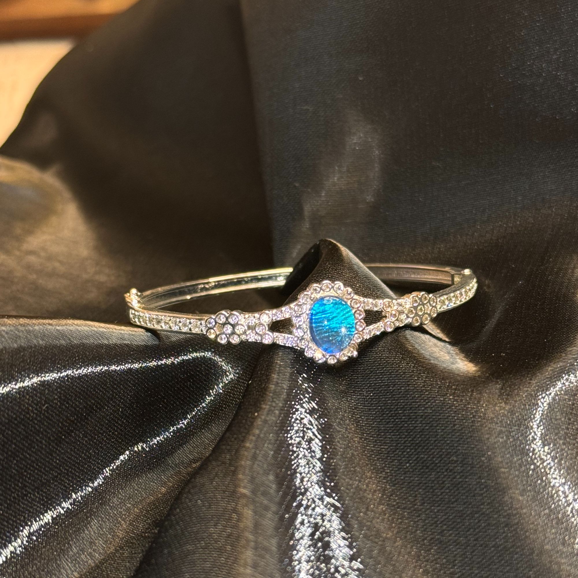 镂空镶嵌 蓝闪蝶 vintage手镯 990厚银工艺