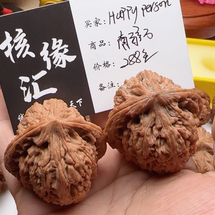 H***n桃核吊坠南疆石狮子头