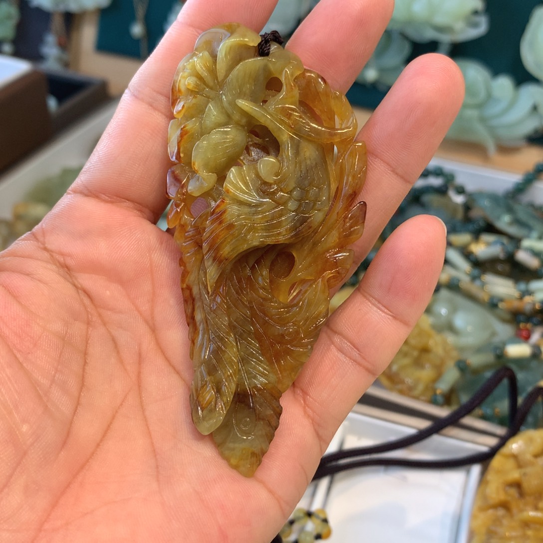 中***砂未镶嵌蛇纹石玉颈饰