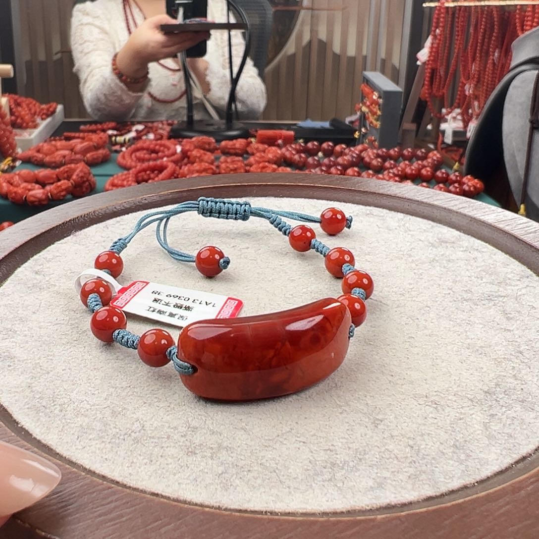 南红玛瑙手串未镶嵌