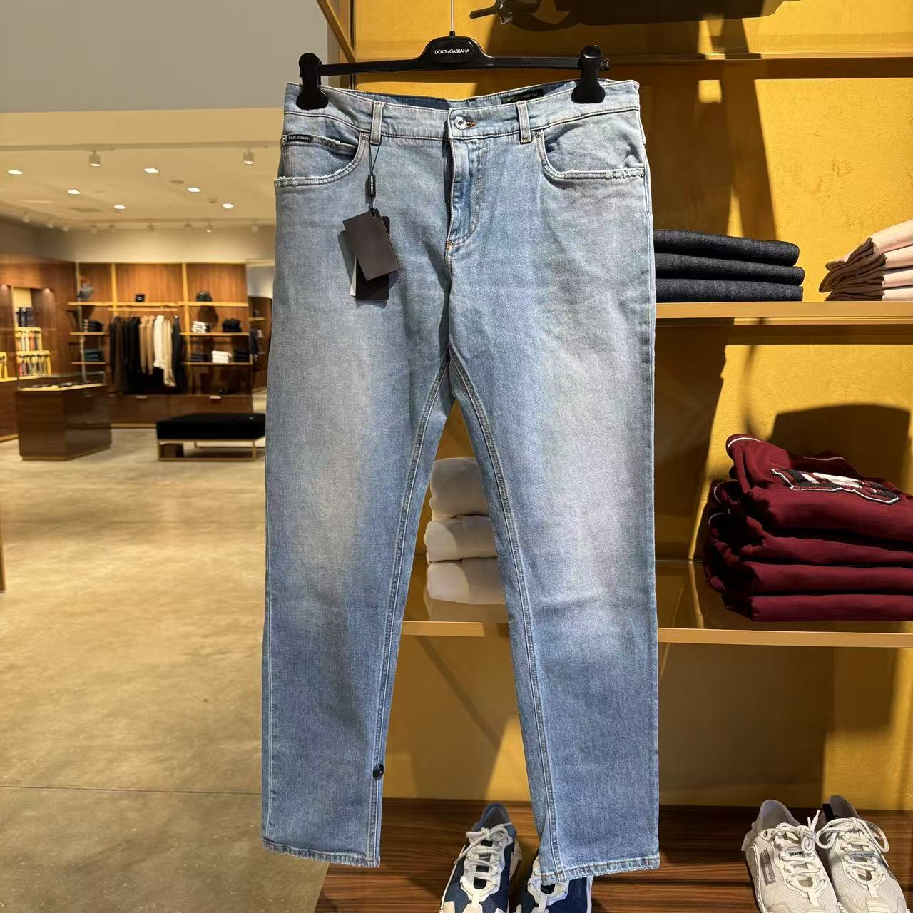 【CC在欧洲】  D...G  折扣款 1号浅蓝色直筒银标牛仔裤