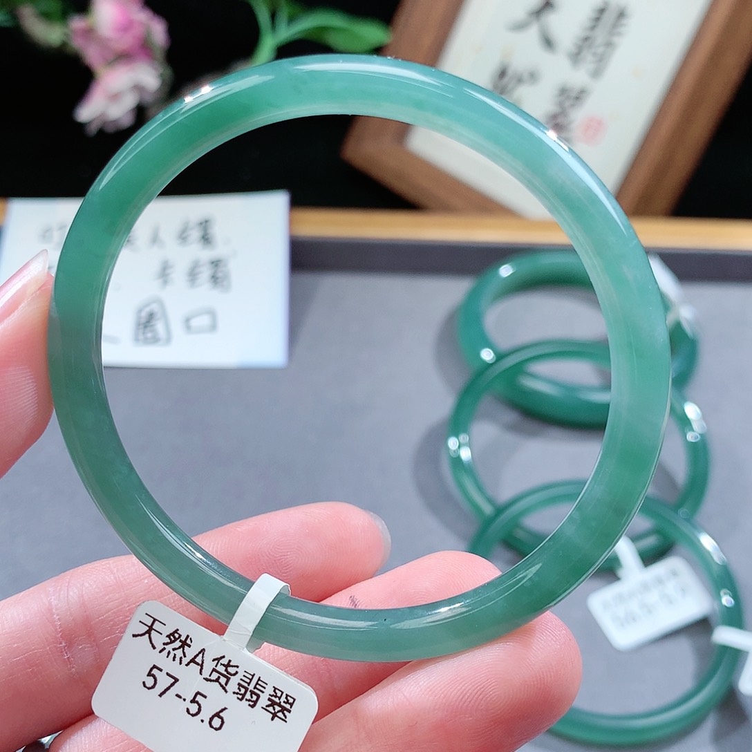 翡翠手镯（圆镯）未镶嵌