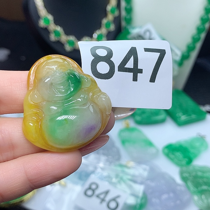 翡翠吊坠(赠链)未镶嵌