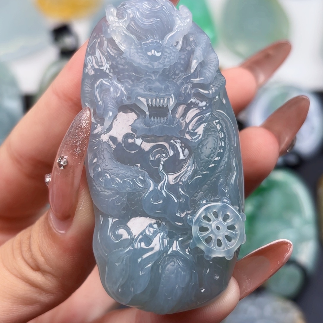 翡翠未镶嵌颈饰龙牌