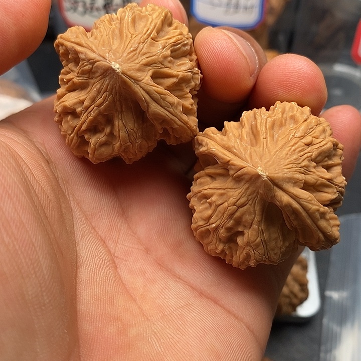 文玩核桃把件鸡心