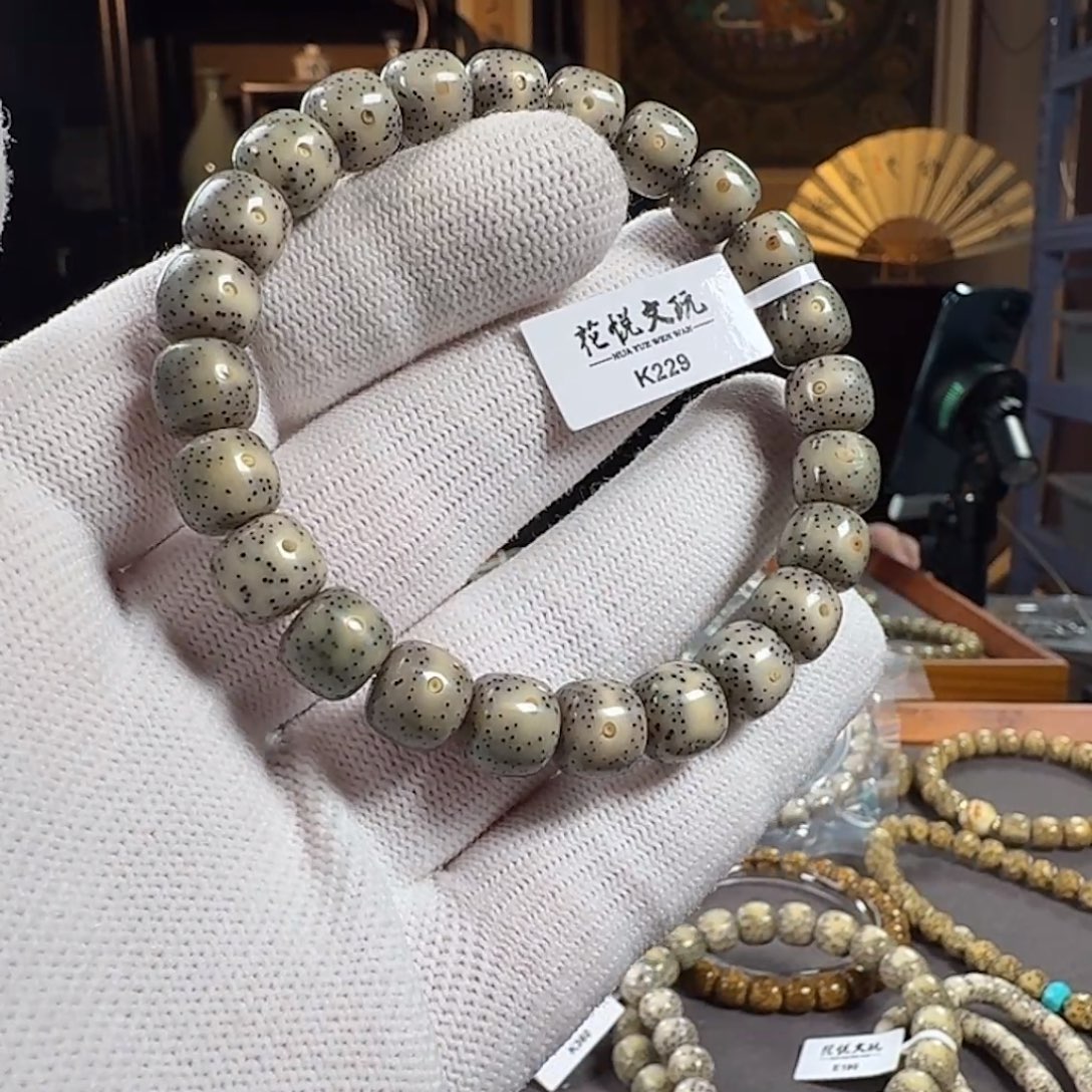 星月菩提手串9.5x8.5 石玉料针尖星 K229