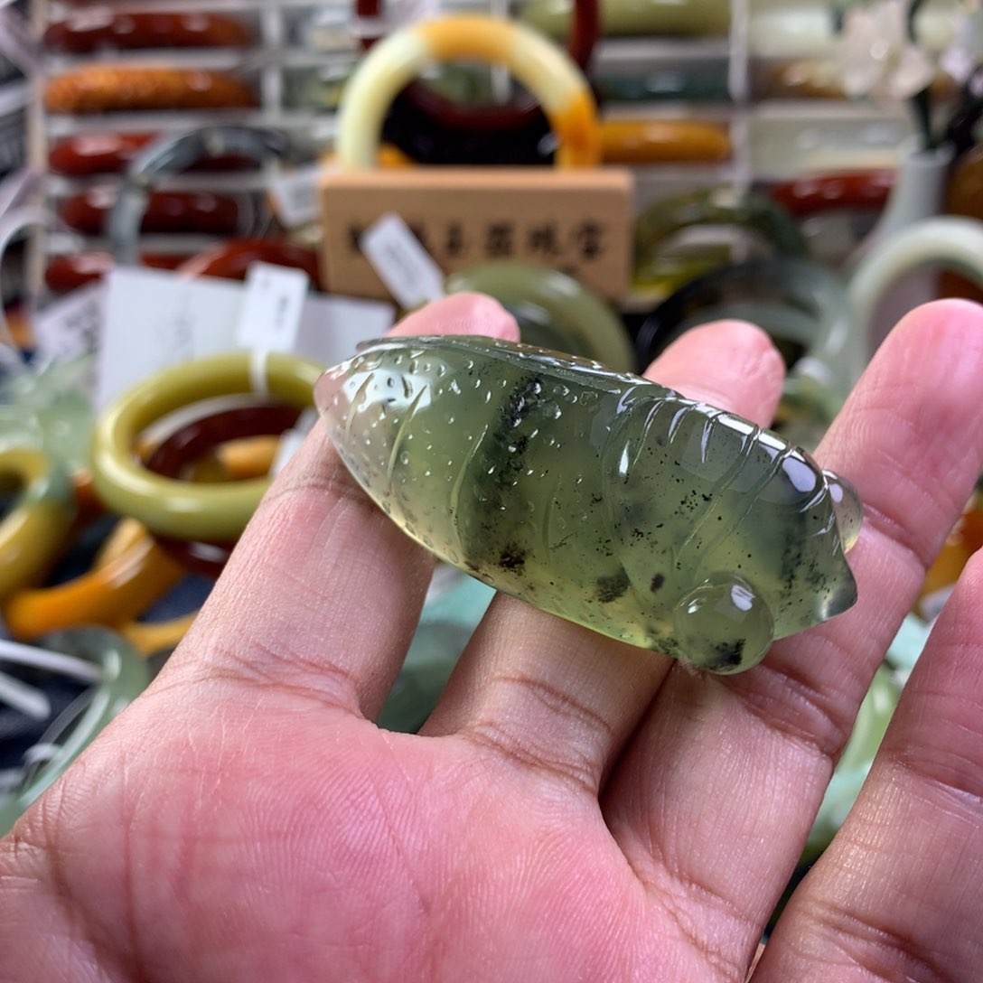 蛇纹石玉颈饰未镶嵌