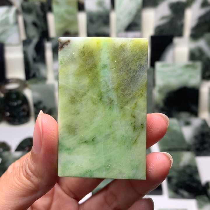 独山玉颈饰未镶嵌