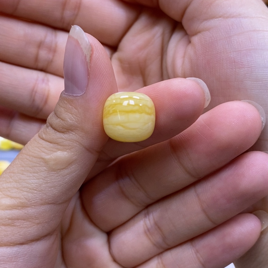 琥珀未镶嵌珠宝奇石13.6