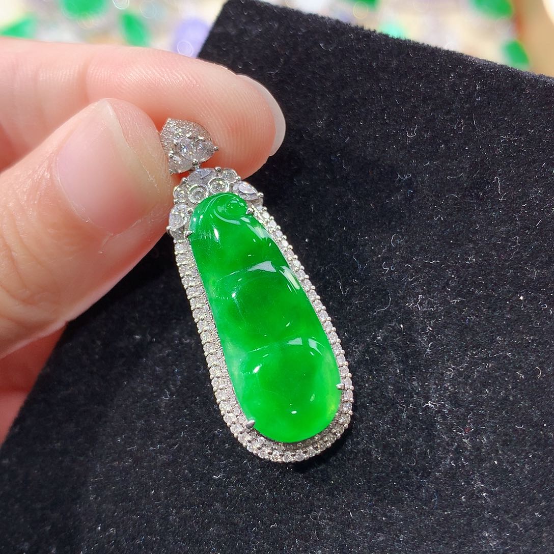 翡翠18K金镶嵌颈饰