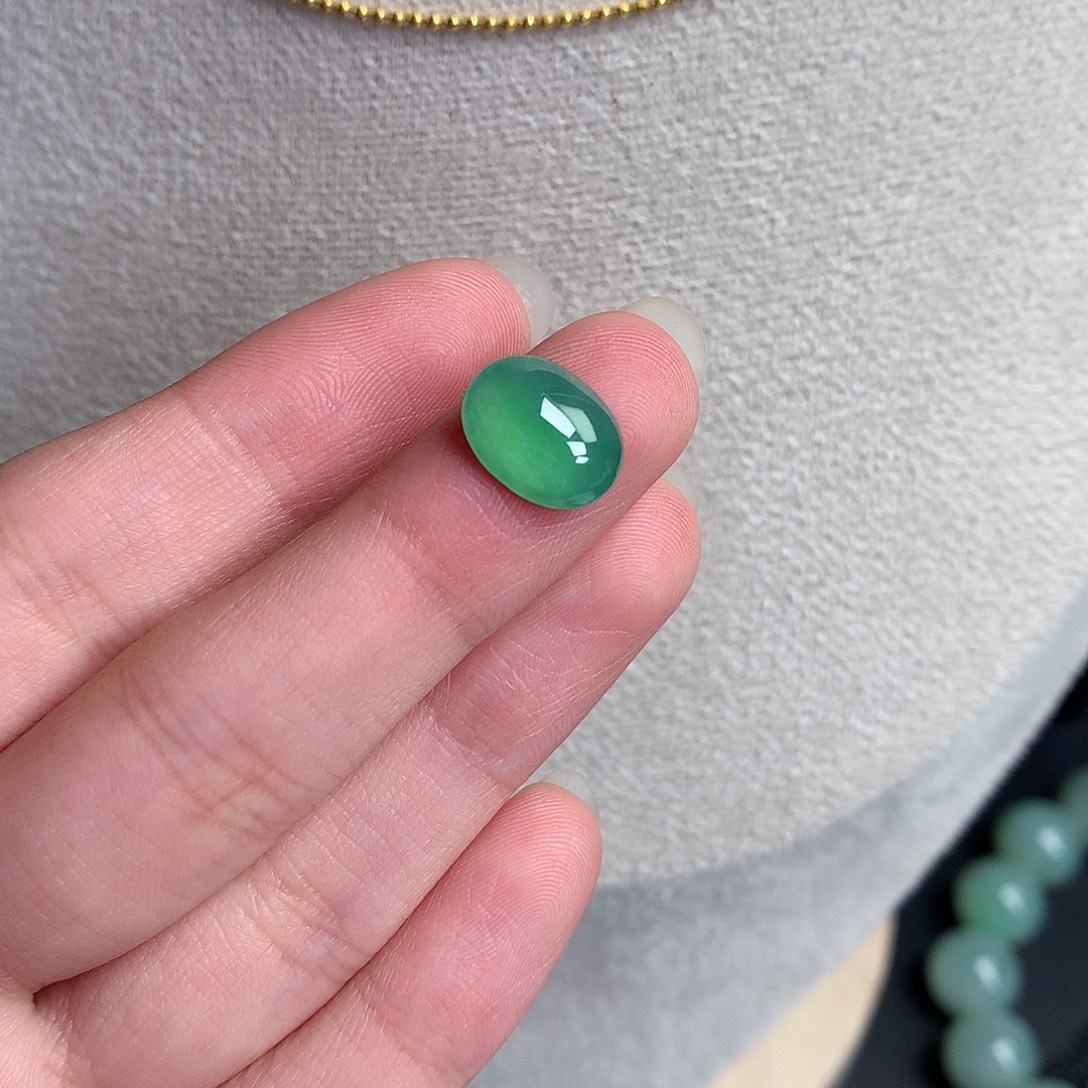 翡翠裸石缅甸天然A货翡翠阳绿蛋面