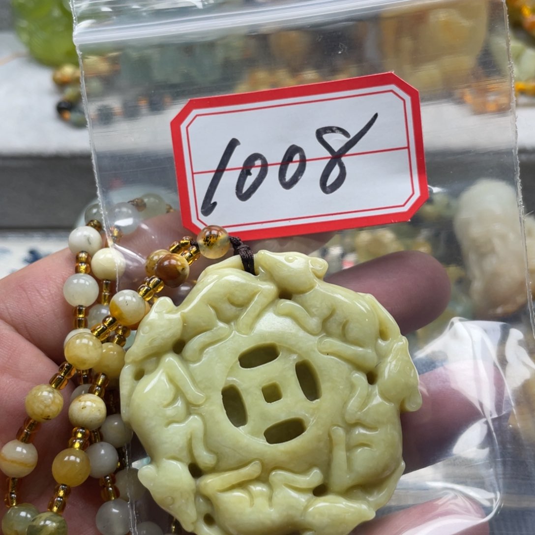 蛇纹石玉颈饰未镶嵌吊坠