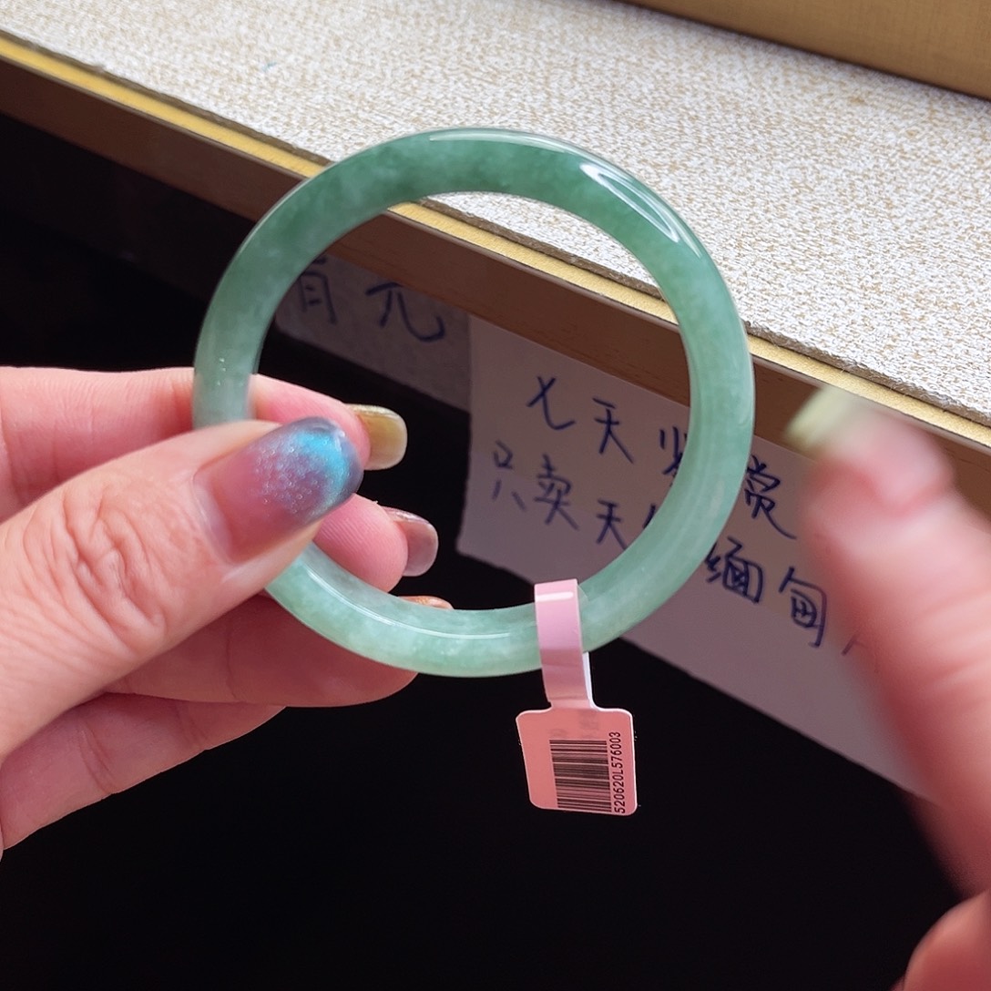 翡翠手镯未镶嵌手镯