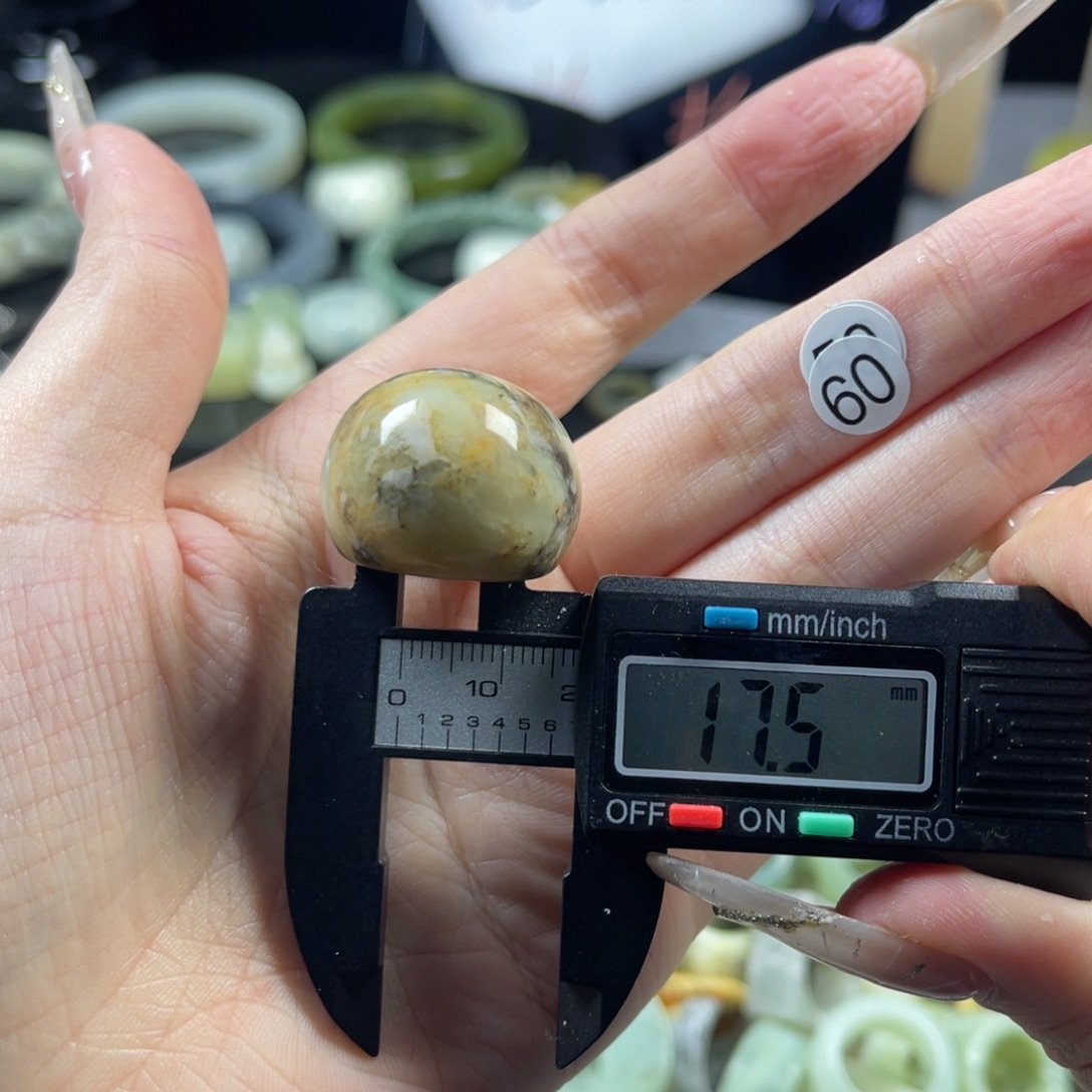 蛇纹石玉未镶嵌戒指