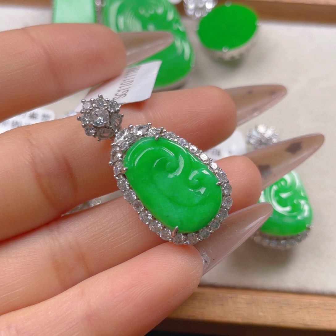 翡翠颈饰银S925镶嵌翡翠