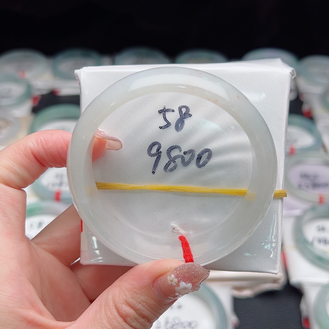 翡翠手镯未镶嵌天然