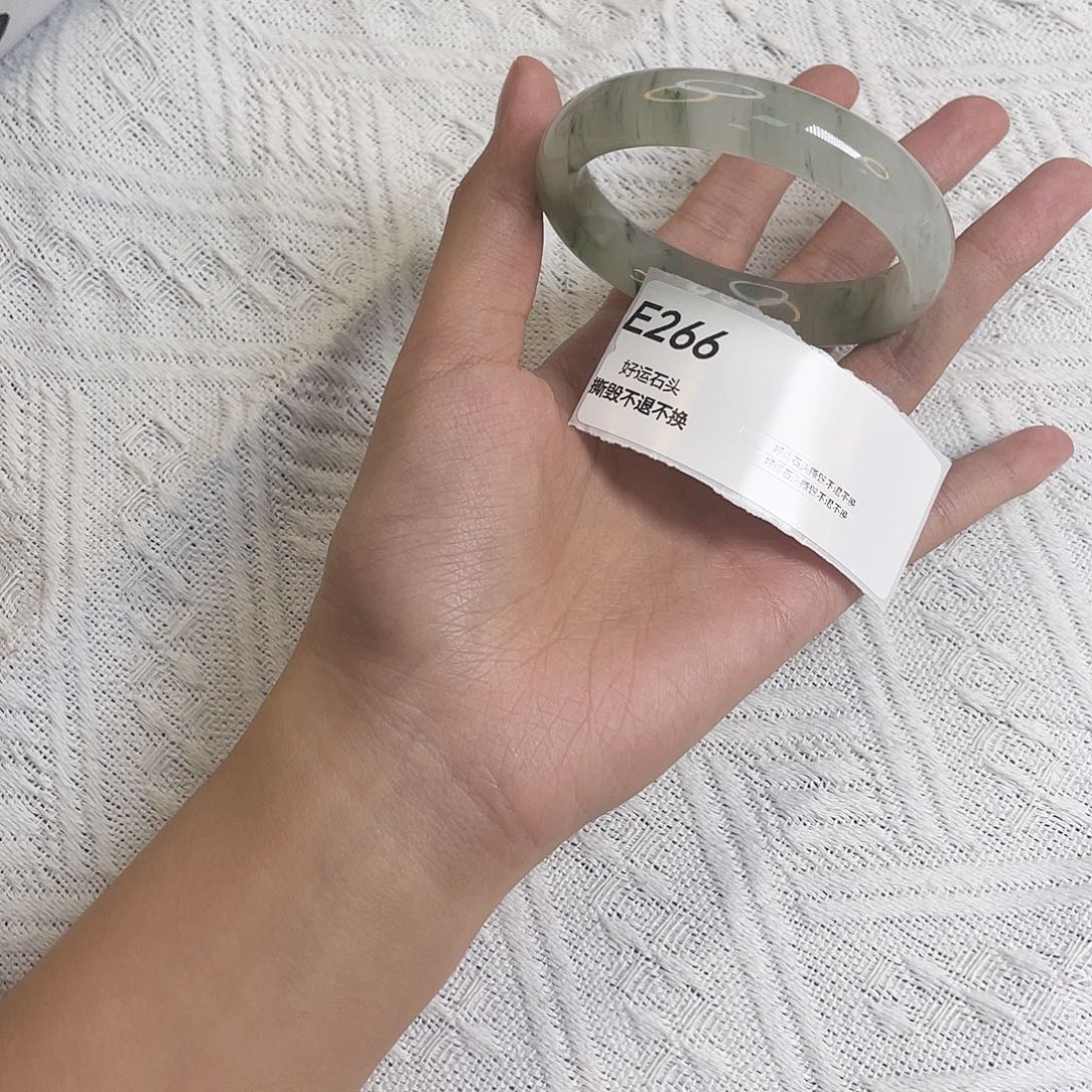 石英质玉未镶嵌手镯E267