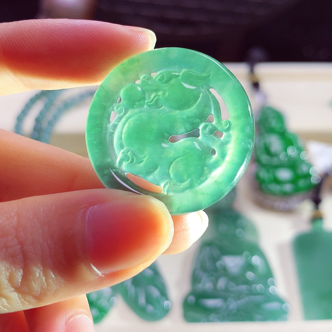 颈饰未镶嵌翡翠天然