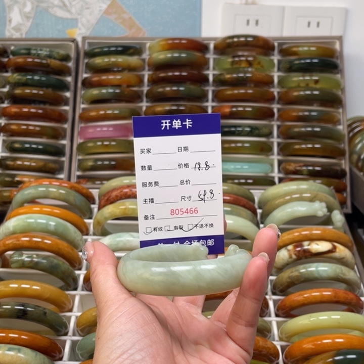 随***。蛇纹石玉未镶嵌手镯