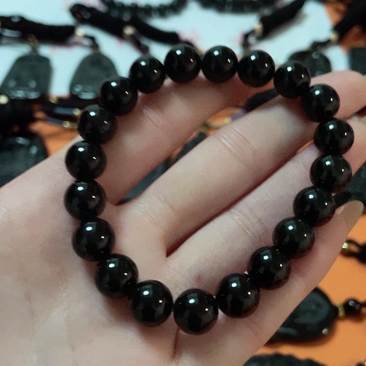 翡翠颈饰未镶嵌成*