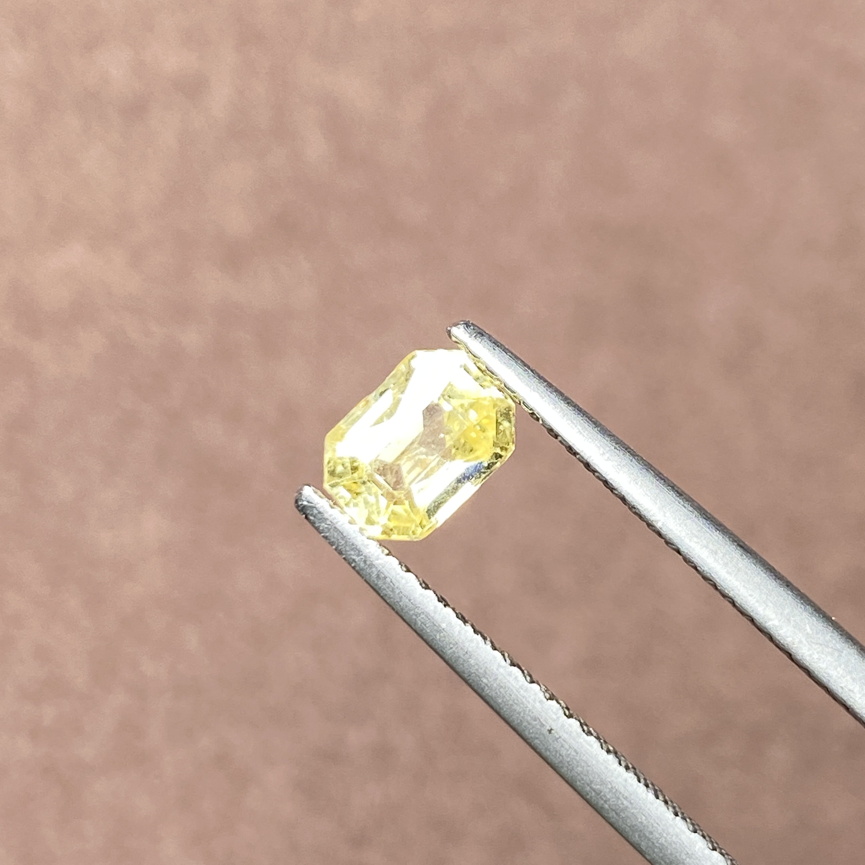 22G110 有烧黄色蓝宝石 1.03克拉