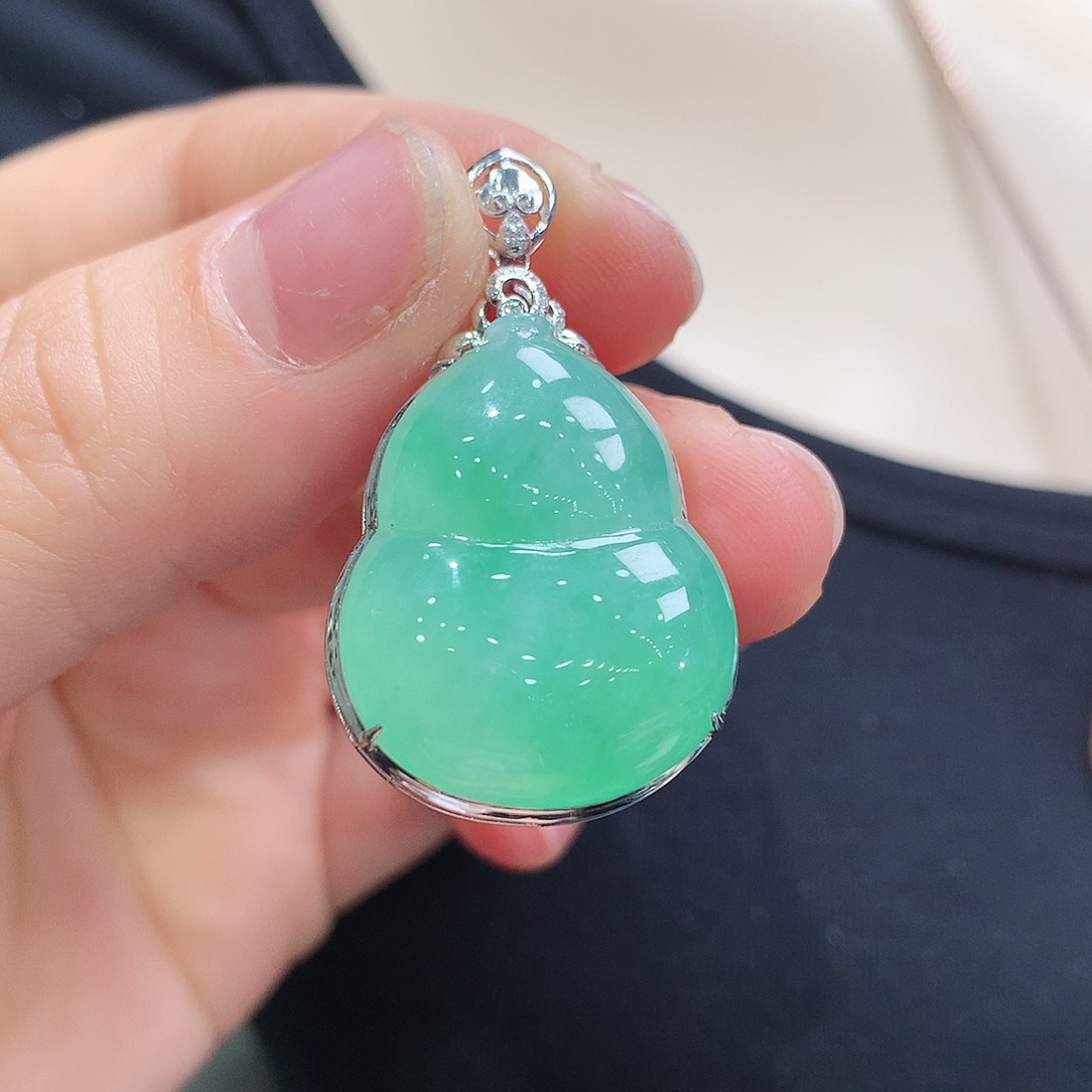 翡翠颈饰18K金镶嵌葫芦
