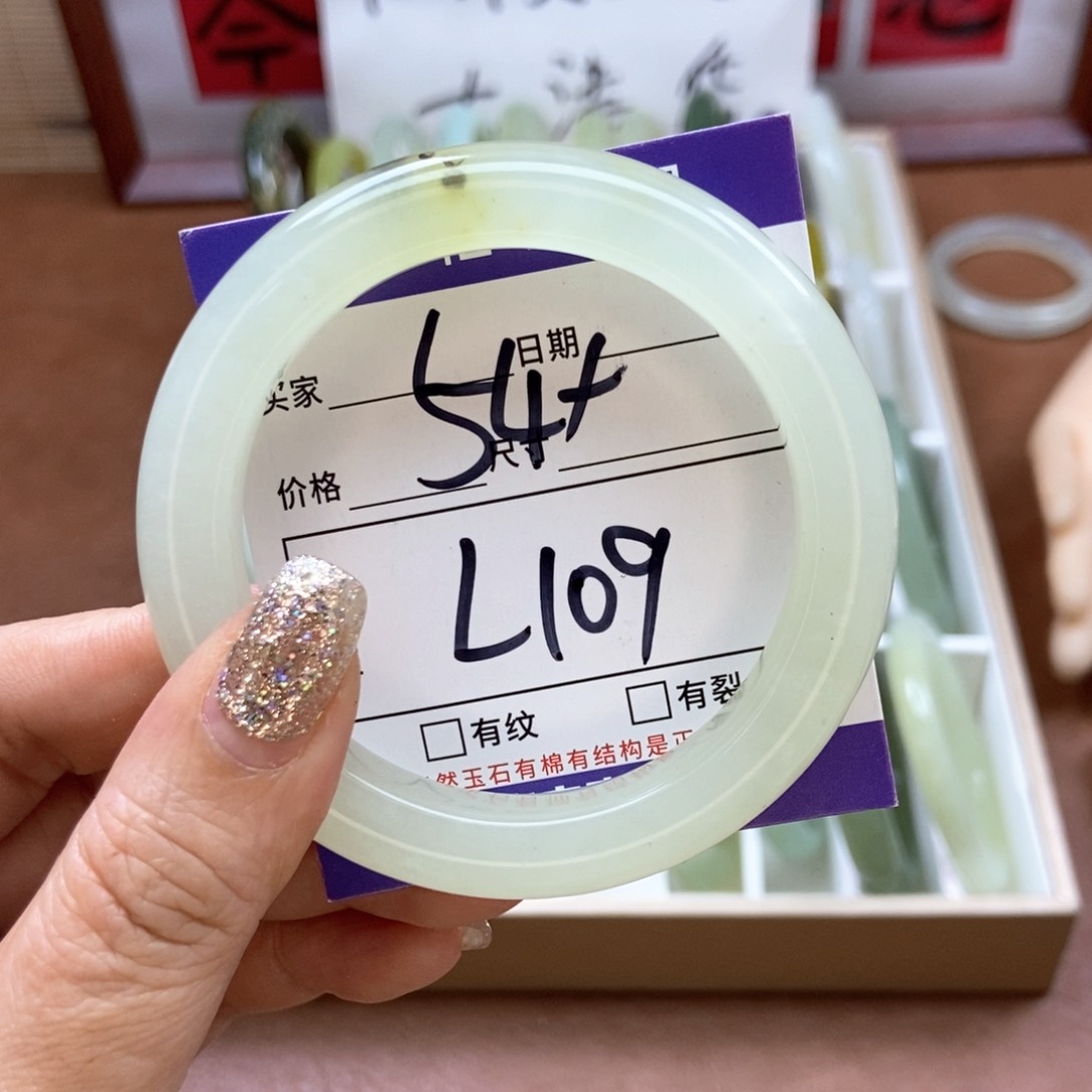 岫玉手镯手镯未镶嵌