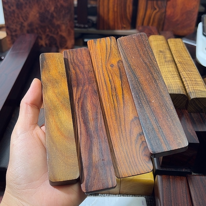 我***看微凹黄檀刀柄四片