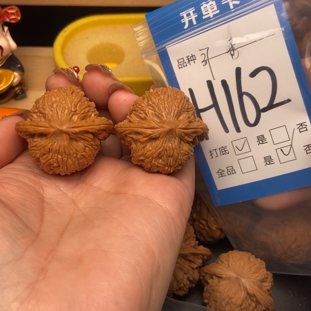 桃核吊坠L****r核桃绣球