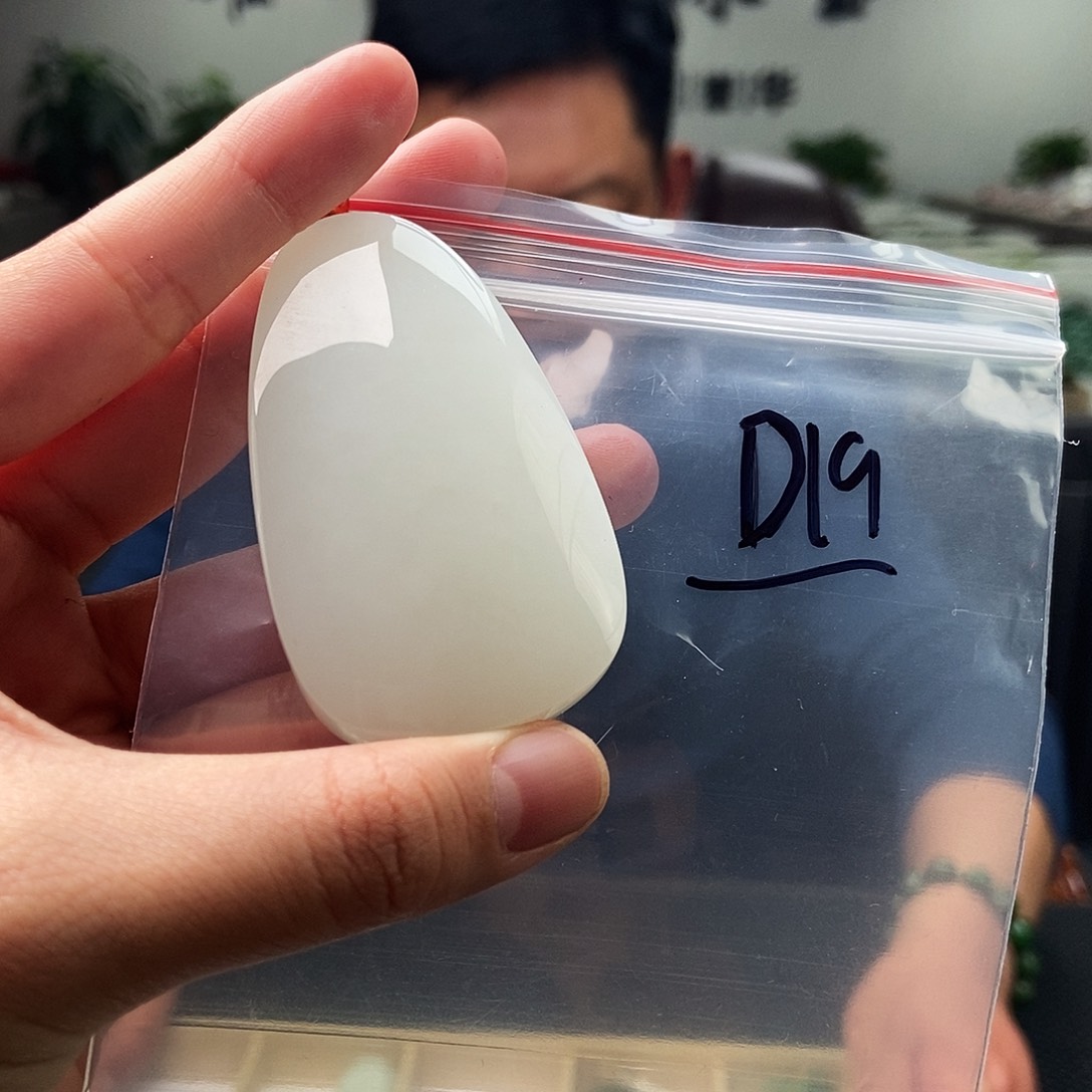 和田玉未镶嵌颈饰颜色多样性发拍一发一