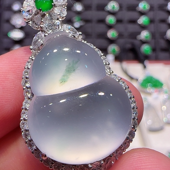 翡翠颈饰18K金镶嵌吊坠