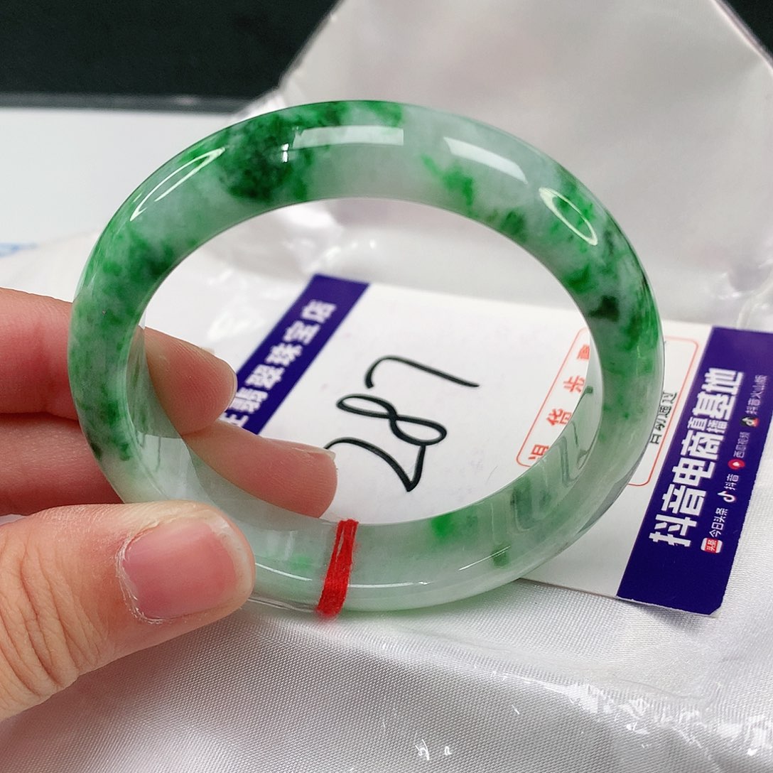 翡翠手镯未镶嵌翡翠