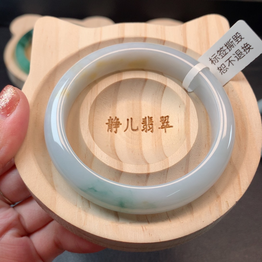 翡翠手镯未镶嵌55圈口