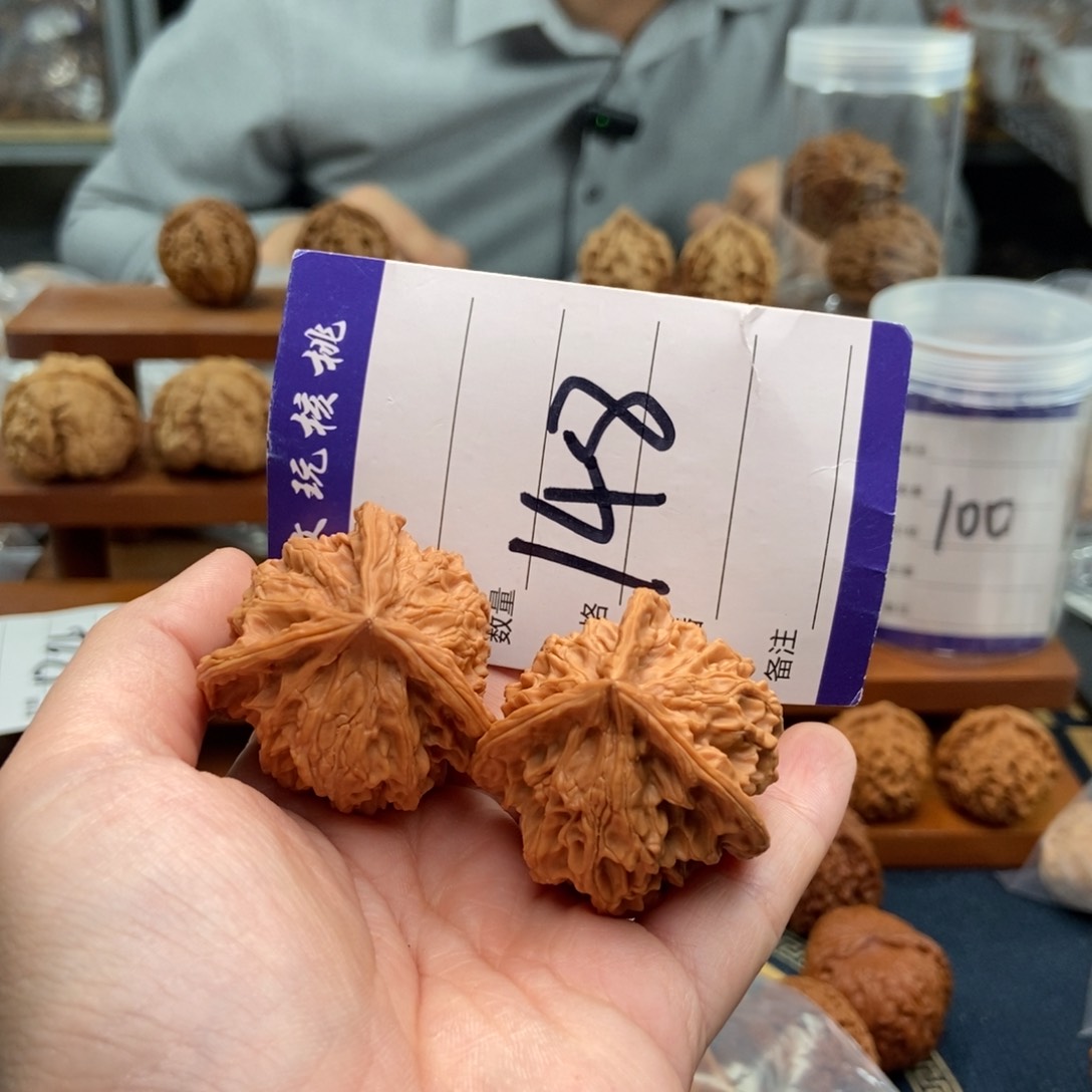 文玩核桃吊坠38三棱