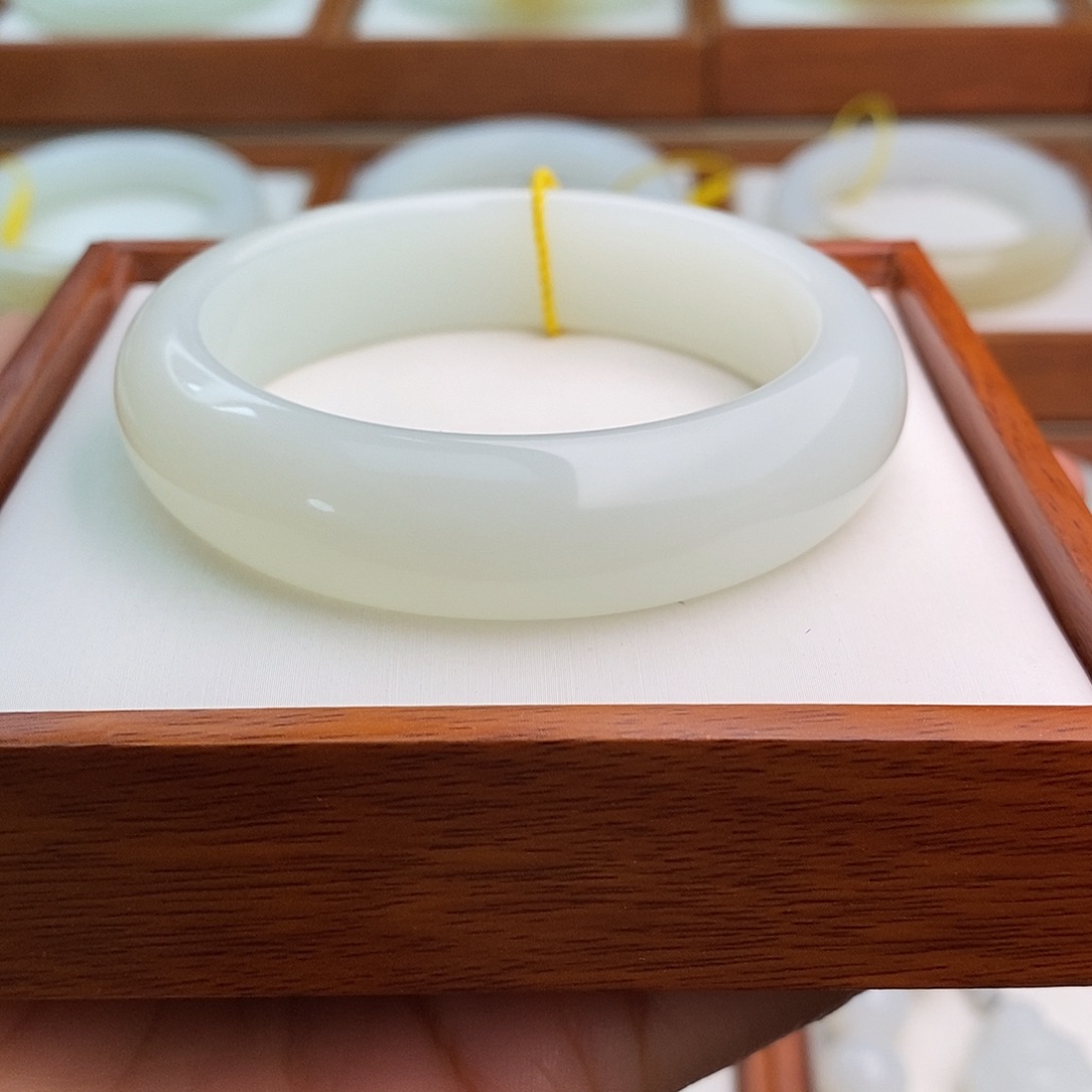 和田玉（白玉）未镶嵌手镯