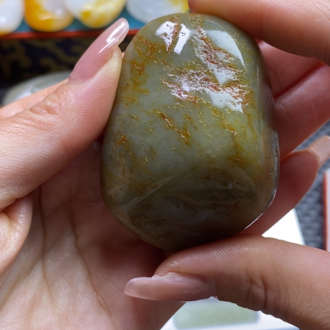 和田玉未镶嵌把件