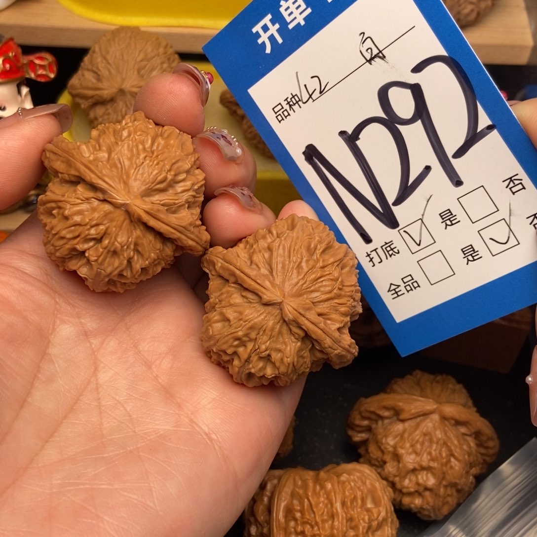 桃核吊坠核桃白狮子