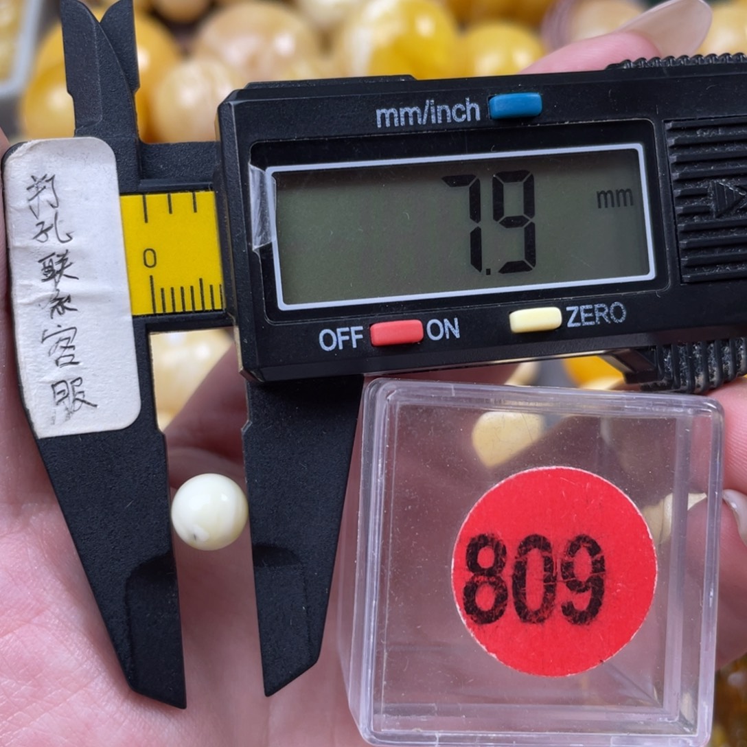 蜜蜡未镶嵌珠宝奇石