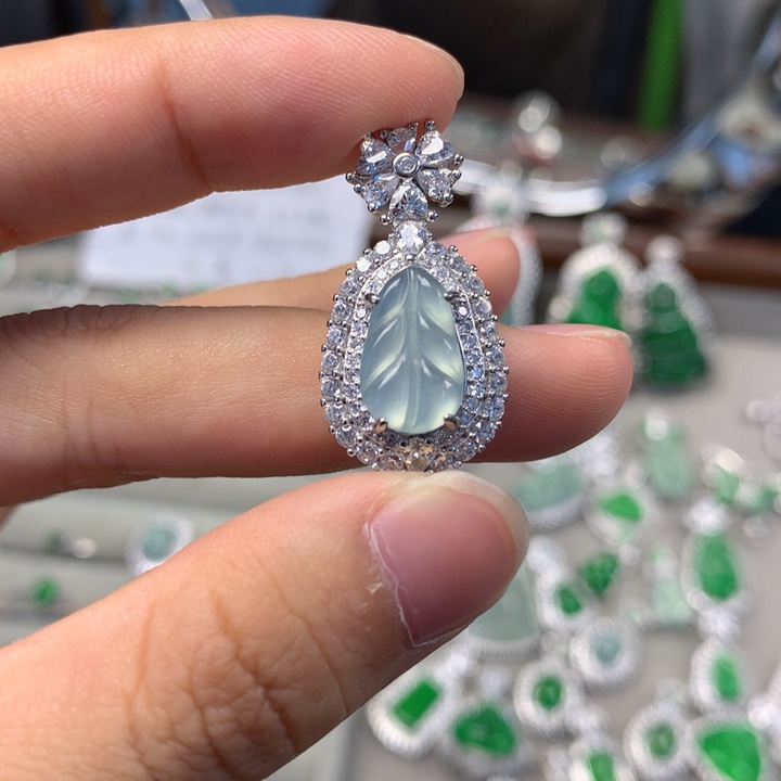 翡翠未镶嵌颈饰吊坠