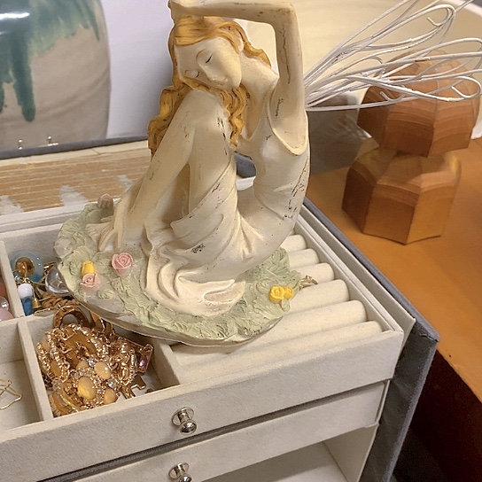 摆件常**二阿宝在学钢琴